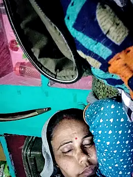 Snapshot of Pooja750 chatting on 12-21-25, 04:47 Pooja750 online show from 12-21-25, 04:47