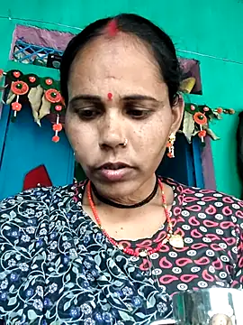 Snapshot of Pooja750 chatting on 12-23-25, 10:02 Pooja750 online show from 12-23-25, 10:02