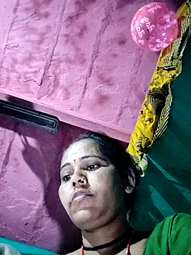 Snapshot of Pooja750 chatting on 03-03-26, 08:04 Pooja750 online show from 03-03-26, 08:04