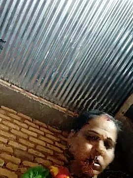 Snapshot of Pooja750 chatting on 03-12-26, 06:14 Pooja750 online show from 03-12-26, 06:14