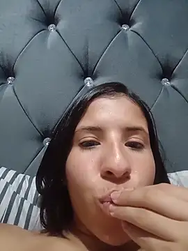 Snapshot of Liagni0 chatting on 03-11-26, 04:07 Liagni0 online show from 03-11-26, 04:07