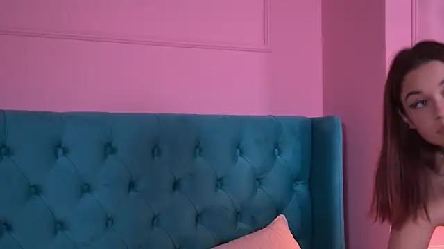 Snapshot of AlyraRose chatting on 09-19-25, 03:52 AlyraRose online show from 09-19-25, 03:52