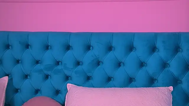 Snapshot of AlyraRose chatting on 09-26-25, 03:27 AlyraRose online show from 09-26-25, 03:27