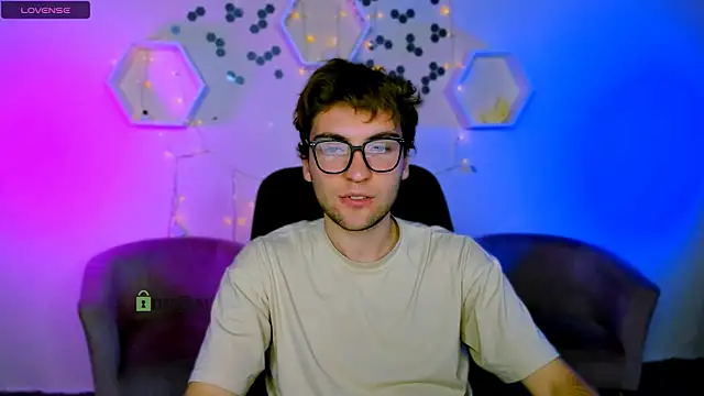 Snapshot of joseph_bear_ chatting on 11-06-25, 07:59 joseph bear online show from 11-06-25, 07:59