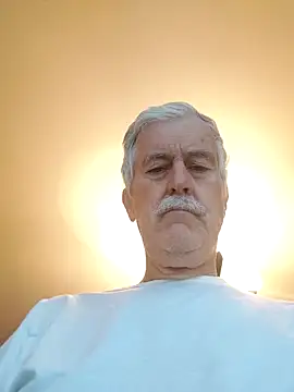 Snapshot of slaveman4you chatting on 11-04-25, 04:17 slaveman4you online show from 11-04-25, 04:17