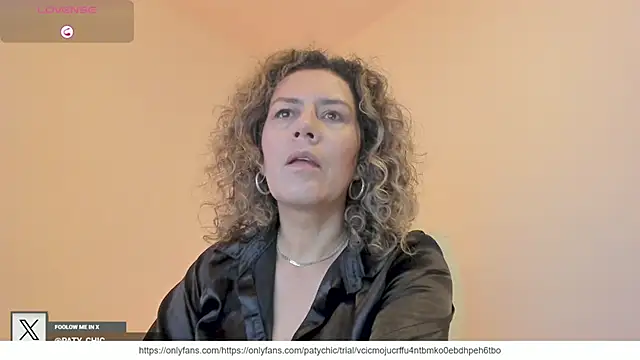 Snapshot of Paty_chic chatting on 10-28-25, 01:36 Paty chic online show from 10-28-25, 01:36