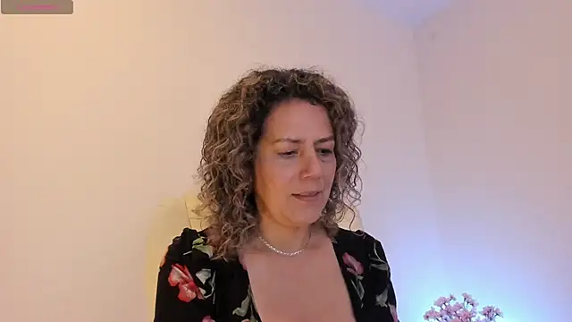 Snapshot of Paty_chic chatting on 11-18-25, 02:54 Paty chic online show from 11-18-25, 02:54