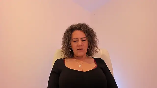 Snapshot of Paty_chic chatting on 11-28-25, 02:09 Paty chic online show from 11-28-25, 02:09