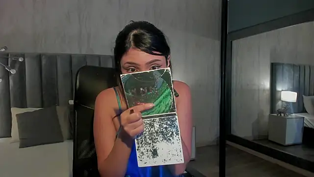 Snapshot of KymRoses chatting on 10-16-25, 07:37 KymRoses online show from 10-16-25, 07:37