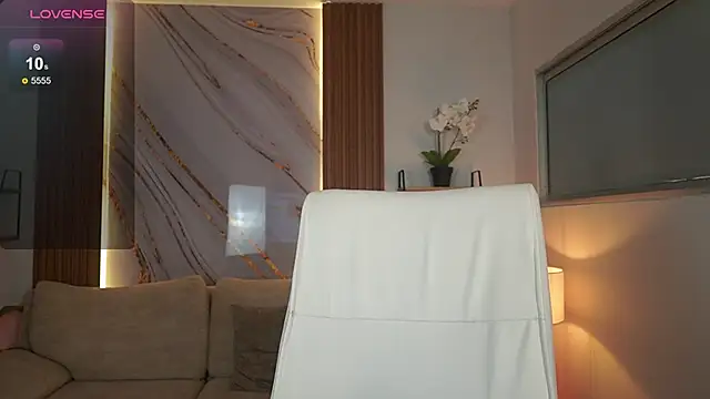 Snapshot of GiaNovak chatting on 12-20-25, 07:10 GiaNovak online show from 12-20-25, 07:10