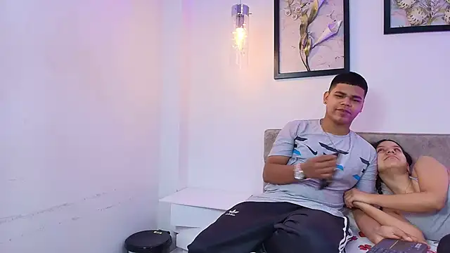Snapshot of DannySamm chatting on 10-15-25, 12:05 DannySamm online show from 10-15-25, 12:05