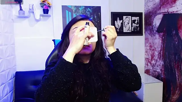 Snapshot of Eva_Roussell chatting on 10-01-25, 02:23 Eva Roussell online show from 10-01-25, 02:23