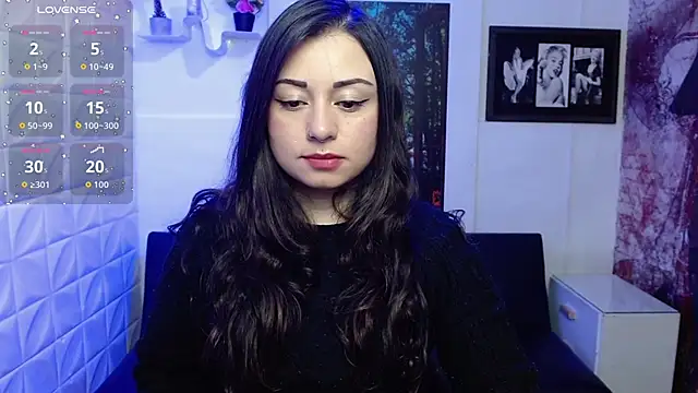 Snapshot of Eva_Roussell chatting on 10-06-25, 02:25 Eva Roussell online show from 10-06-25, 02:25