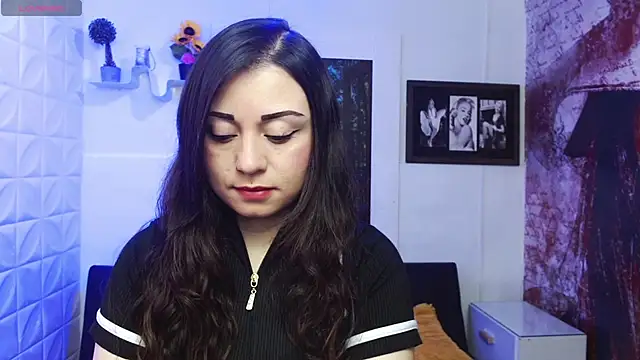 Snapshot of Eva_Roussell chatting on 10-07-25, 02:25 Eva Roussell online show from 10-07-25, 02:25