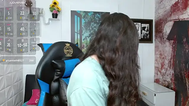 Snapshot of Eva_Roussell chatting on 10-10-25, 02:38 Eva Roussell online show from 10-10-25, 02:38