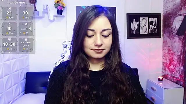 Snapshot of Eva_Roussell chatting on 10-21-25, 02:29 Eva Roussell online show from 10-21-25, 02:29