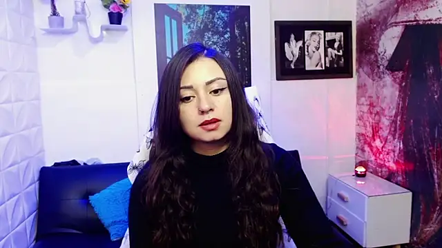 Snapshot of Eva_Roussell chatting on 10-22-25, 04:18 Eva Roussell online show from 10-22-25, 04:18