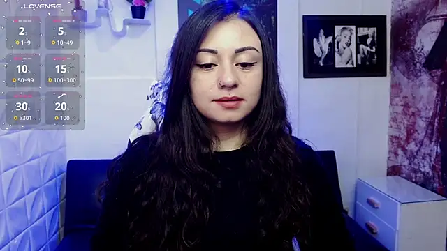 Snapshot of Eva_Roussell chatting on 10-24-25, 02:35 Eva Roussell online show from 10-24-25, 02:35