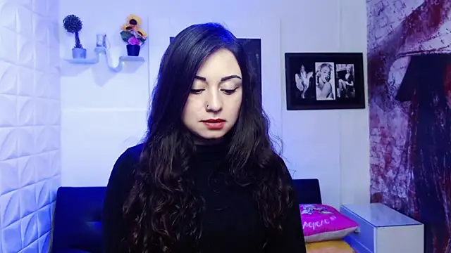 Snapshot of Eva_Roussell chatting on 10-25-25, 02:35 Eva Roussell online show from 10-25-25, 02:35