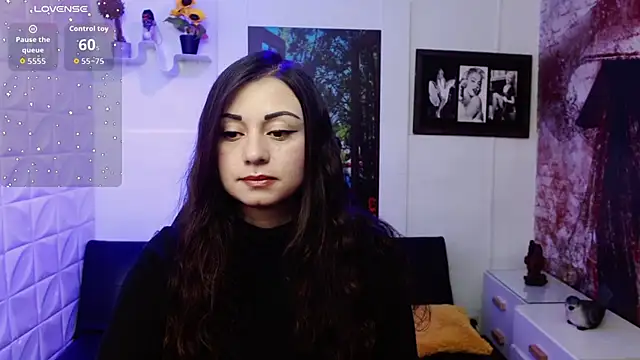 Snapshot of Eva_Roussell chatting on 11-10-25, 02:49 Eva Roussell online show from 11-10-25, 02:49