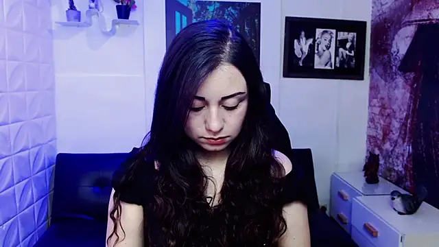 Snapshot of Eva_Roussell chatting on 11-12-25, 03:01 Eva Roussell online show from 11-12-25, 03:01