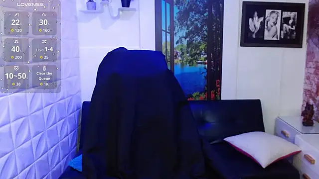 Snapshot of Eva_Roussell chatting on 11-13-25, 03:55 Eva Roussell online show from 11-13-25, 03:55