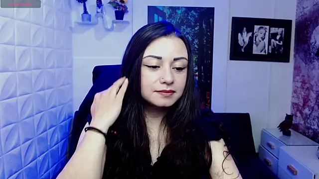 Snapshot of Eva_Roussell chatting on 11-19-25, 02:17 Eva Roussell online show from 11-19-25, 02:17