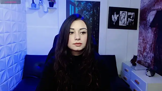 Snapshot of Eva_Roussell chatting on 11-21-25, 02:27 Eva Roussell online show from 11-21-25, 02:27