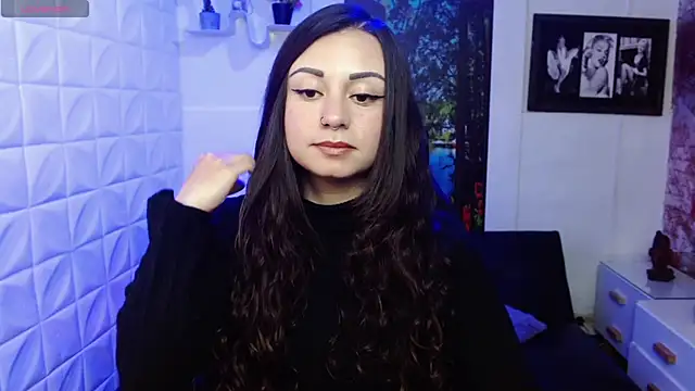 Snapshot of Eva_Roussell chatting on 12-02-25, 06:25 Eva Roussell online show from 12-02-25, 06:25