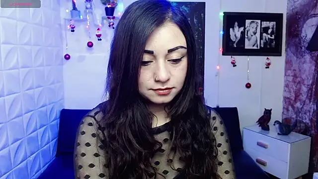 Snapshot of Eva_Roussell chatting on 12-15-25, 02:32 Eva Roussell online show from 12-15-25, 02:32