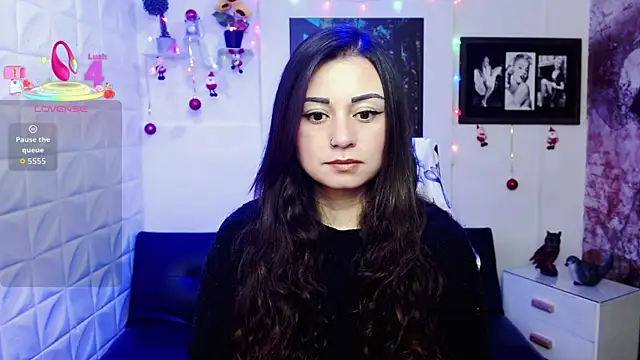 Snapshot of Eva_Roussell chatting on 12-16-25, 03:39 Eva Roussell online show from 12-16-25, 03:39