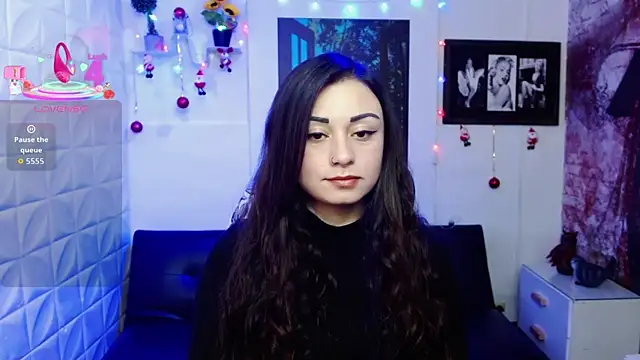 Snapshot of Eva_Roussell chatting on 12-17-25, 02:45 Eva Roussell online show from 12-17-25, 02:45