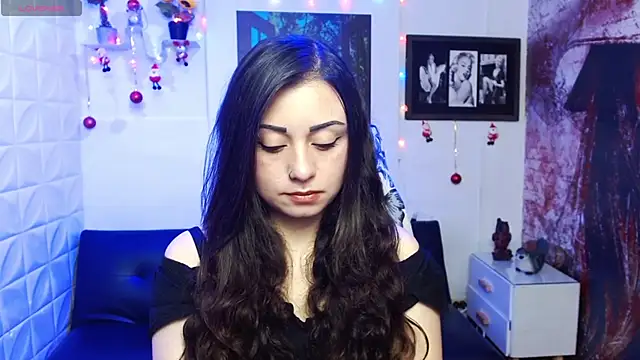 Snapshot of Eva_Roussell chatting on 12-18-25, 03:29 Eva Roussell online show from 12-18-25, 03:29