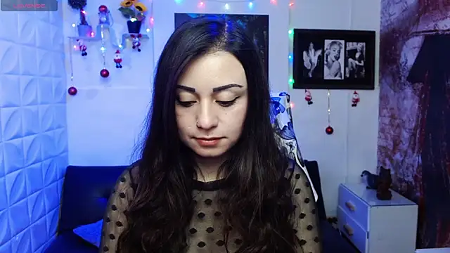 Snapshot of Eva_Roussell chatting on 12-19-25, 02:46 Eva Roussell online show from 12-19-25, 02:46