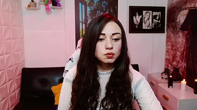 Snapshot of Eva_Roussell chatting on 02-11-26, 02:33 Eva Roussell online show from 02-11-26, 02:33