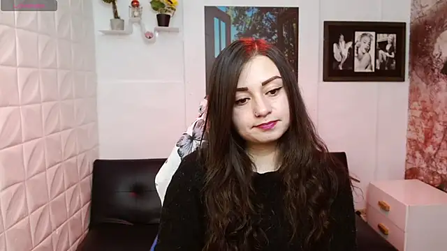 Snapshot of Eva_Roussell chatting on 02-19-26, 02:35 Eva Roussell online show from 02-19-26, 02:35