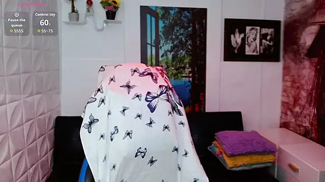 Snapshot of Eva_Roussell chatting on 03-12-26, 02:23 Eva Roussell online show from 03-12-26, 02:23