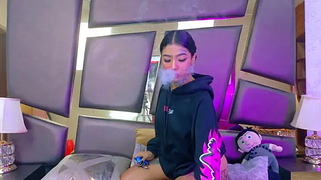 EmilieLake online show from 11-13-25, 08:41