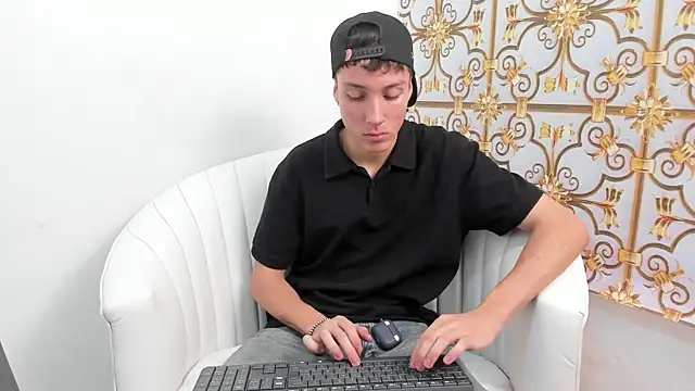 LittleDanny  online show from 12-21-25, 05:09