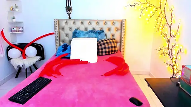 LenaStylesOA online show from 10-17-25, 01:46