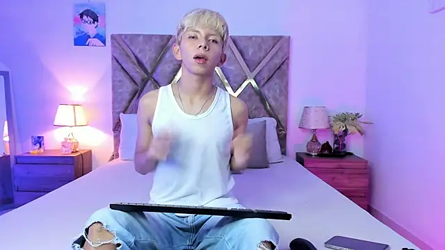 Hyunjin Son online show from 02-10-26, 12:37