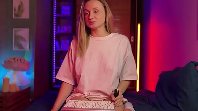 Snapshot of LovaMay chatting on 02-22-26, 10:58 LovaMay online show from 02-22-26, 10:58