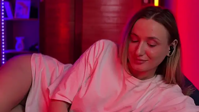 Snapshot of LovaMay chatting on 02-22-26, 11:03 LovaMay online show from 02-22-26, 11:03