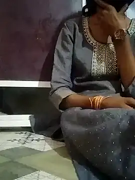 Snapshot of Idhika_Handoo chatting on 09-08-25, 05:23 Idhika Handoo online show from 09-08-25, 05:23