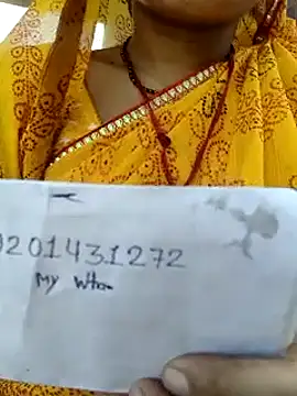 Snapshot of Idhika_Handoo chatting on 09-26-25, 08:40 Idhika Handoo online show from 09-26-25, 08:40