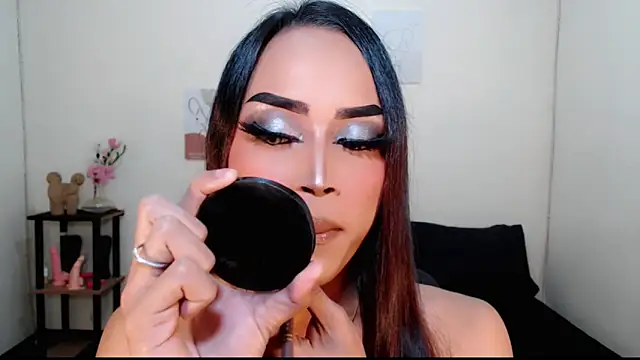 Snapshot of Lessandra_Lust chatting on 09-13-25, 02:50 Lessandra Lust online show from 09-13-25, 02:50