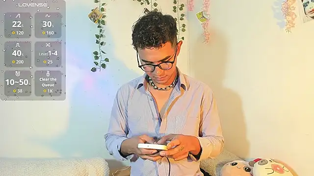 Snapshot of cute_sammy_1 chatting on 09-12-25, 04:23 cute sammy 1 online show from 09-12-25, 04:23