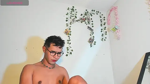 Snapshot of cute_sammy_1 chatting on 09-25-25, 11:47 cute sammy 1 online show from 09-25-25, 11:47