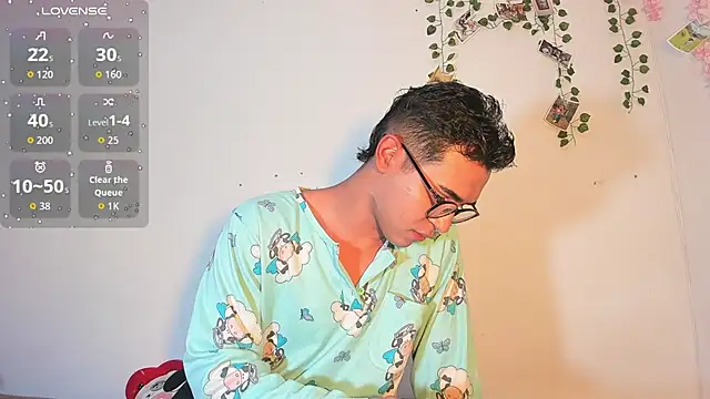 Snapshot of cute_sammy_1 chatting on 10-04-25, 10:57 cute sammy 1 online show from 10-04-25, 10:57