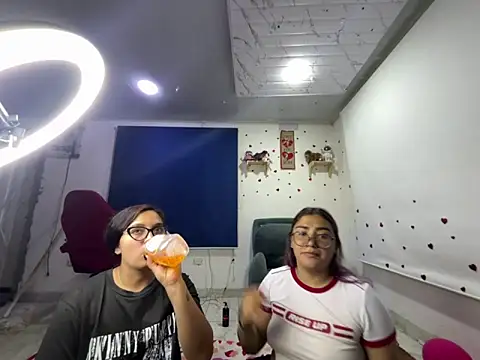 Snapshot of Lucyheart_ chatting on 03-08-26, 03:32 Lucyheart online show from 03-08-26, 03:32